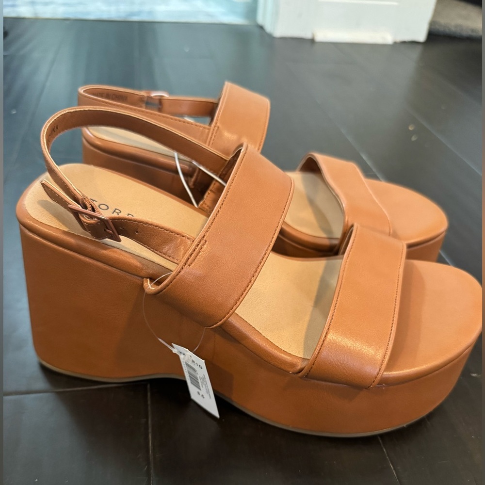 Torrid 8.5WW Double band platform wedge cognac faux leather, NWT never worn